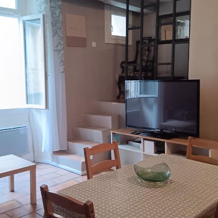 Appartement Pour 4 Personnes Dans Une Rue Tres Calme Saint-Laurent-le-Minier Buitenkant foto