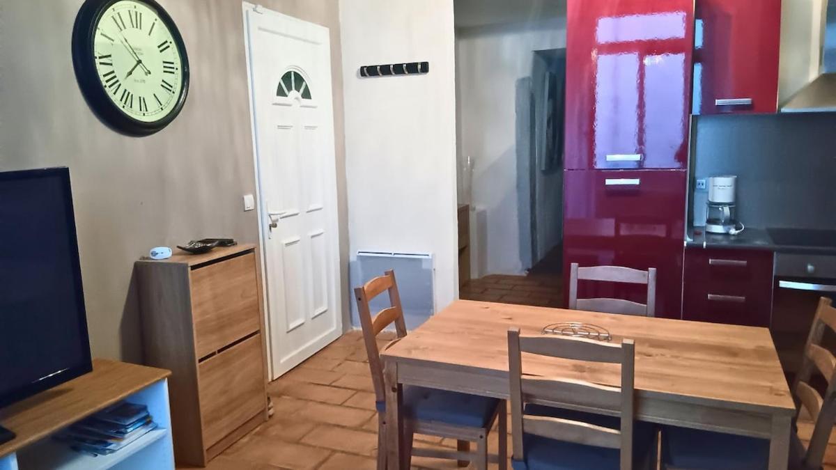 Appartement Pour 4 Personnes Dans Une Rue Tres Calme Saint-Laurent-le-Minier Buitenkant foto