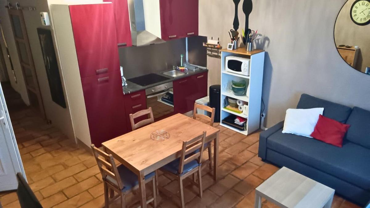 Appartement Pour 4 Personnes Dans Une Rue Tres Calme Saint-Laurent-le-Minier Buitenkant foto